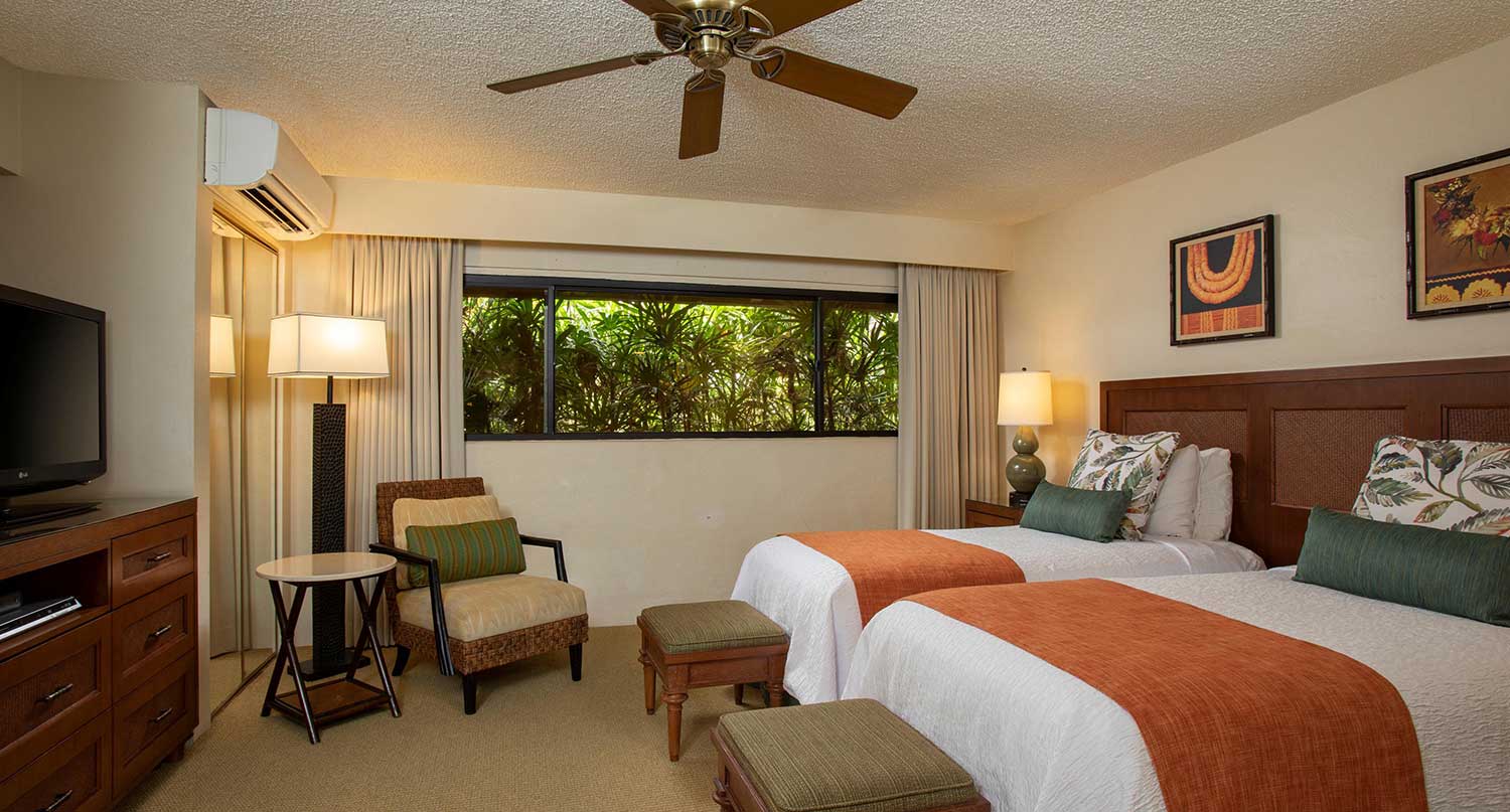 Private lanai with seating and direct oceanfront lawn access